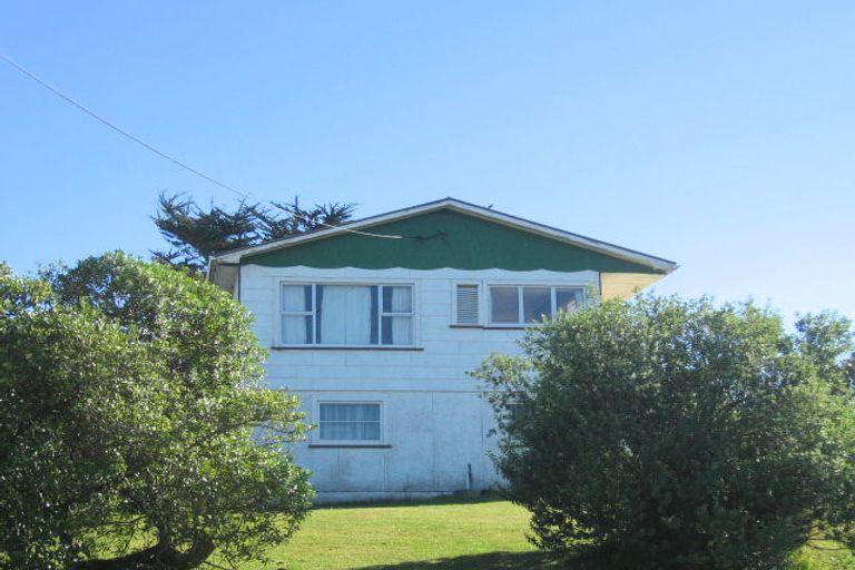 Photo of property in 3 Mahoe Street, Otaki Beach, Otaki, 5512