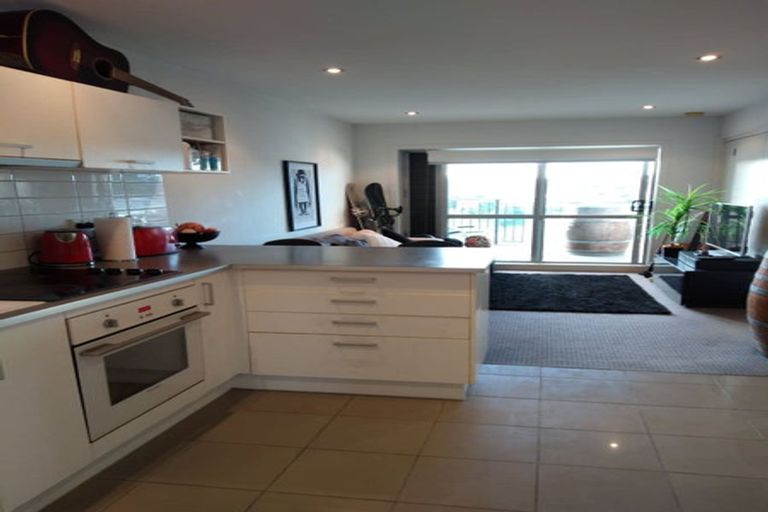 Photo of property in 7e/60 Masons Road, Oteha, Auckland, 0632