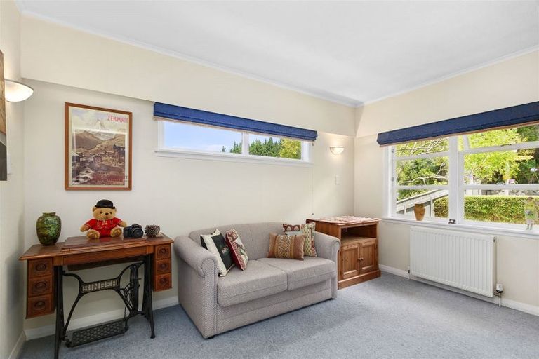 Photo of property in 39 Sunrise Boulevard, Tawa, Wellington, 5028