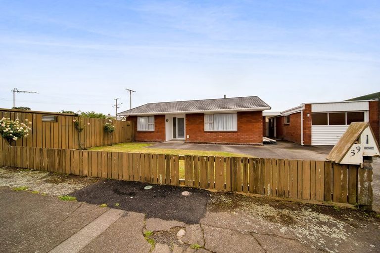 Photo of property in 39 Waihi Road, Hawera, 4610