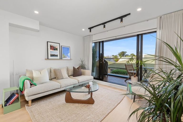 Photo of property in 2/35 Centreway Road, Orewa, 0931