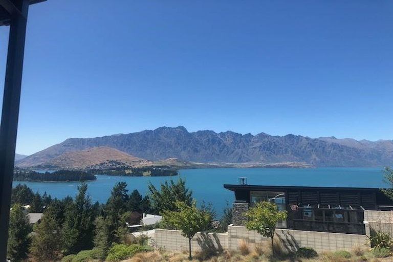 Photo of property in 12 Aspen Grove, Fernhill, Queenstown, 9300