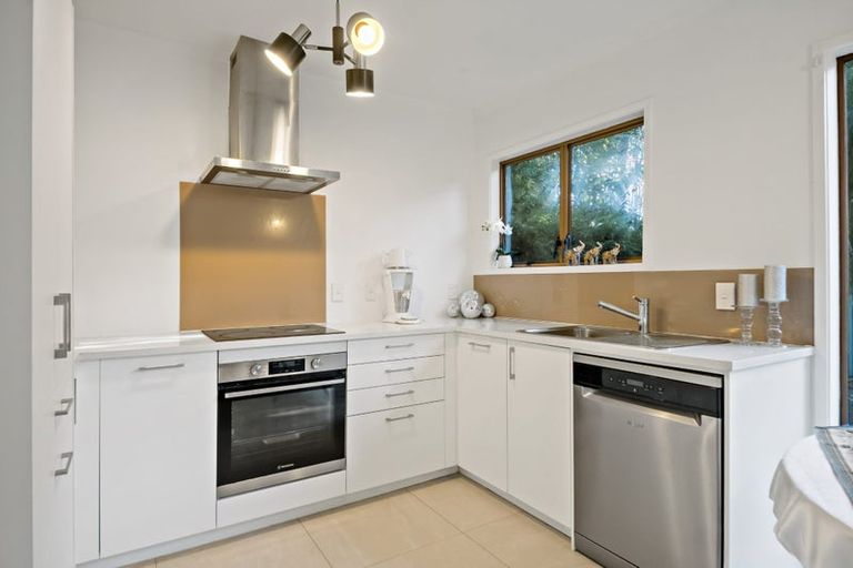 Photo of property in 3/550 Glenfield Road, Glenfield, Auckland, 0629