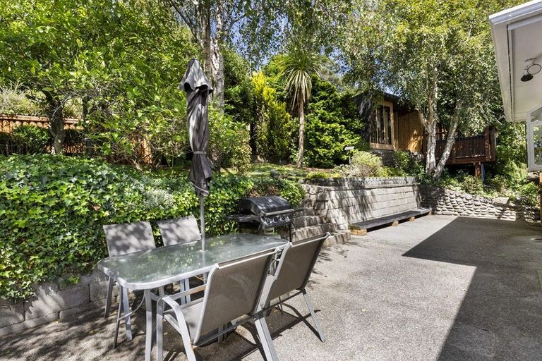 Photo of property in 39 Taylor Terrace, Tawa, Wellington, 5028