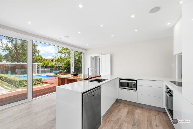 Photo of property in 4 Hautana Square, Woburn, Lower Hutt, 5010