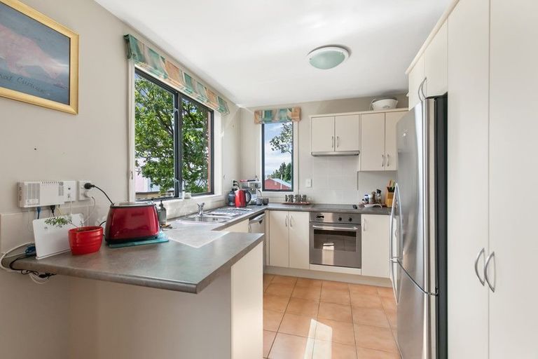 Photo of property in 16 View Ridge Drive, Ranui, Auckland, 0612