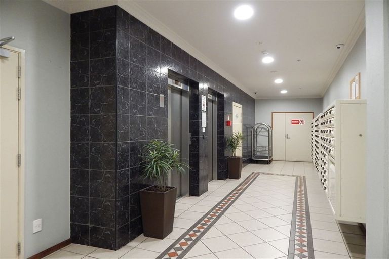 Photo of property in Atrium Towers, 1r/154 The Terrace, Wellington Central, Wellington, 6011