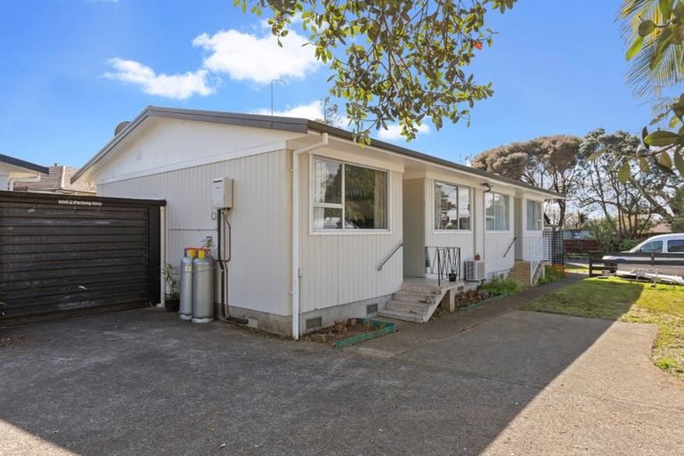 Photo of property in 2/1 Sturges Road, Henderson, Auckland, 0610