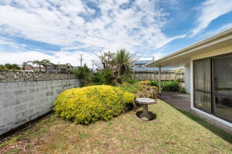 Photo of property in 66 Karewa Parade, Papamoa Beach, Papamoa, 3118