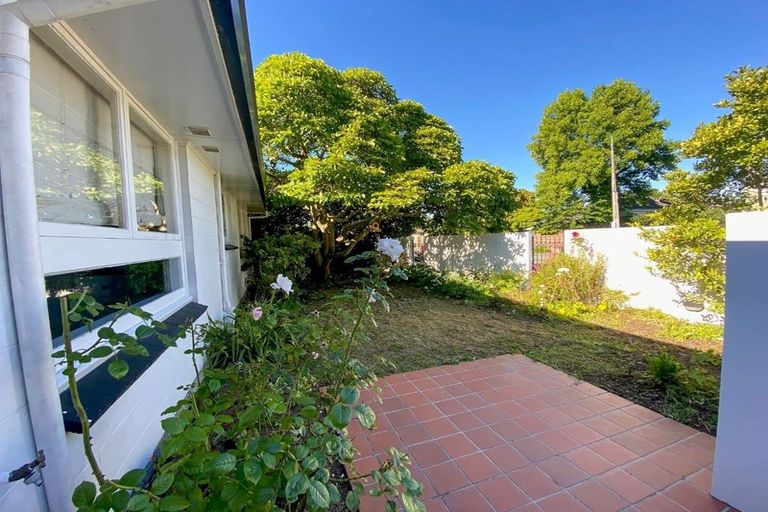 Photo of property in 147 Straven Road, Fendalton, Christchurch, 8014