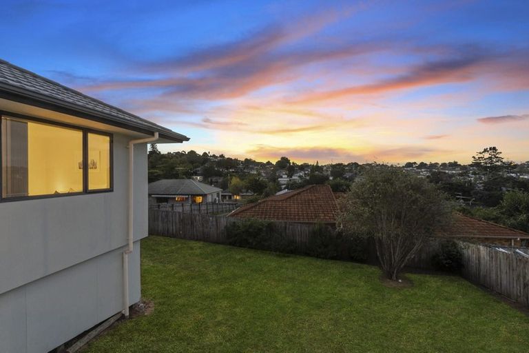 Photo of property in 31 Carling Avenue, Massey, Auckland, 0614