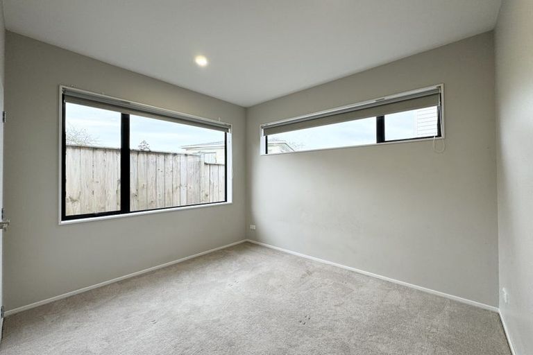 Photo of property in 6c St Catherine Crescent, West Harbour, Auckland, 0618