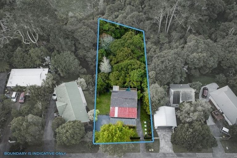 Photo of property in 13 Claverdon Drive, Massey, Auckland, 0614