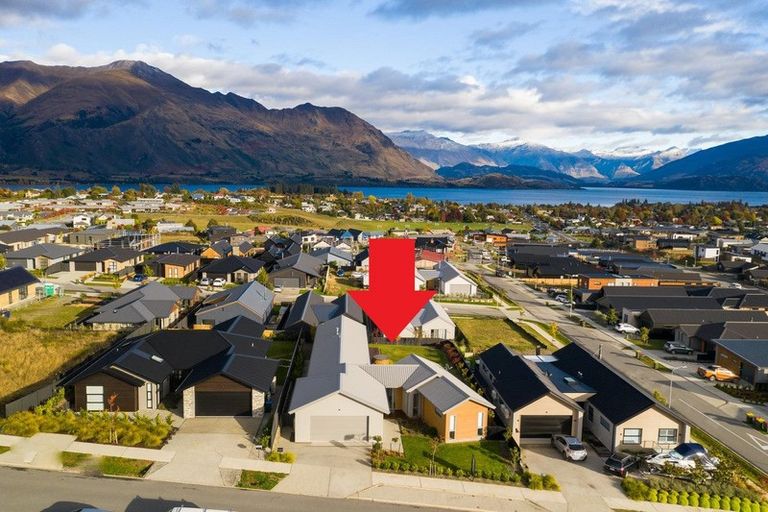 Photo of property in 8 The Heights Avenue, Wanaka, 9305