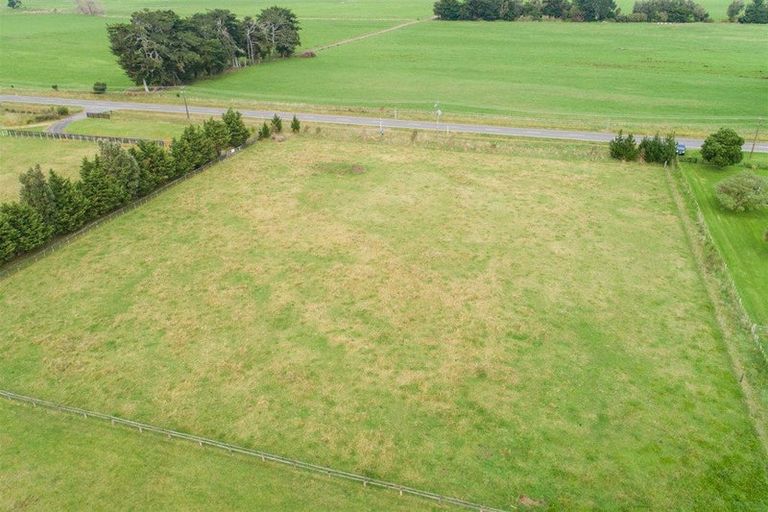 Photo of property in 27 Rangiotu Road, Himatangi, 4477