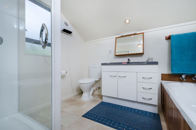 Photo of property in 58a West Lynn Road, Titirangi, Auckland, 0604