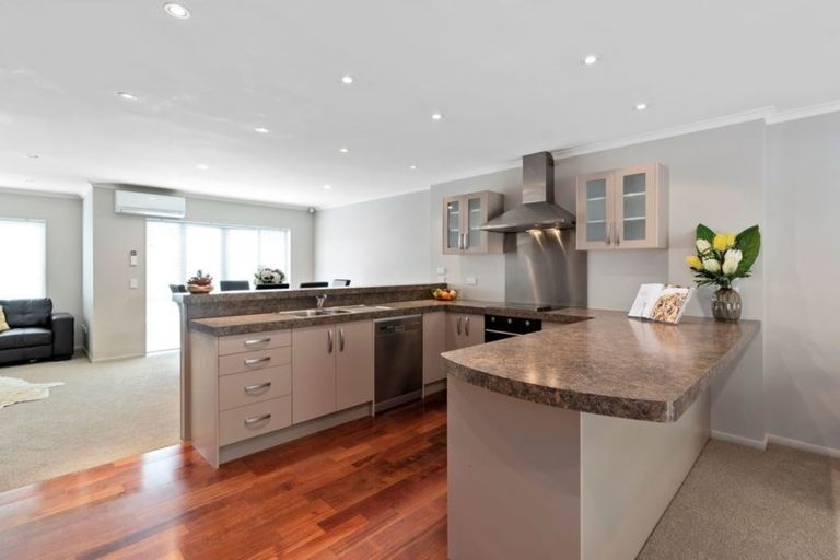 Photo of property in Te Kakariki Apartments, 7/8 Wellington Road, Paekakariki, 5034