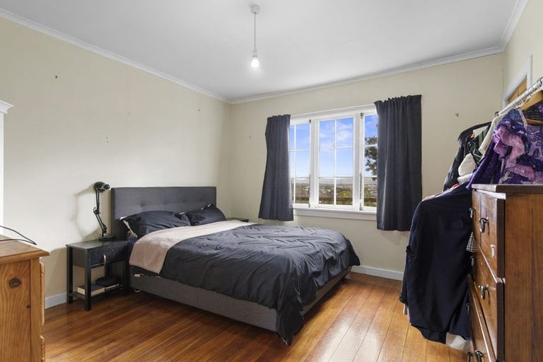 Photo of property in 33 Woodvale Grove, Fairfield, Lower Hutt, 5011