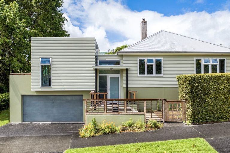 Photo of property in 71 Moa Road, Point Chevalier, Auckland, 1022