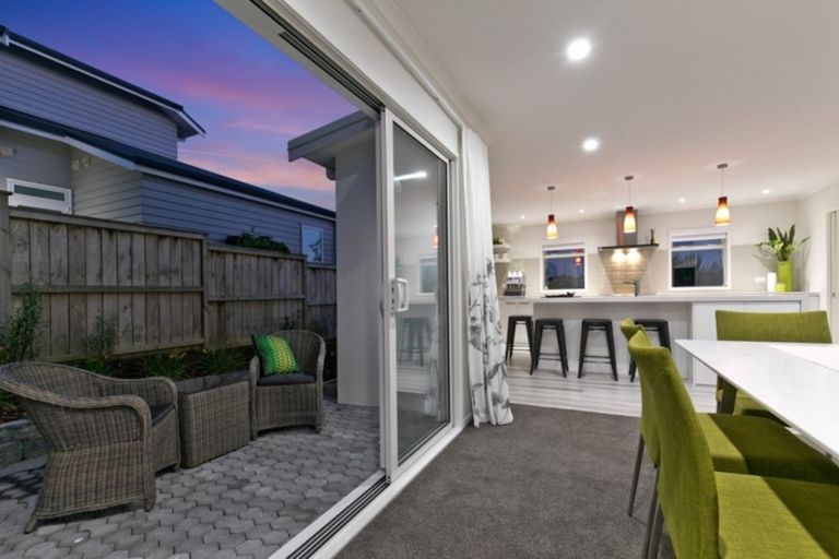 Photo of property in 5 Tuatini Place, Long Bay, Auckland, 0630