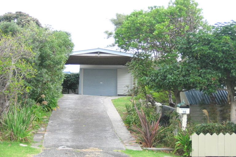 Photo of property in 16a Rua Road, Paraparaumu Beach, Paraparaumu, 5032