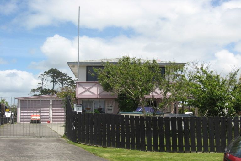 Photo of property in 8 Kopara Place, Clendon Park, Auckland, 2103