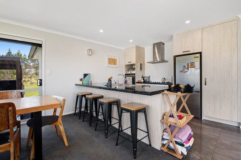 Photo of property in 19 Rauta Way, Helensville, 0800