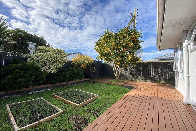 Photo of property in 2/127 Swanson Road, Henderson, Auckland, 0610
