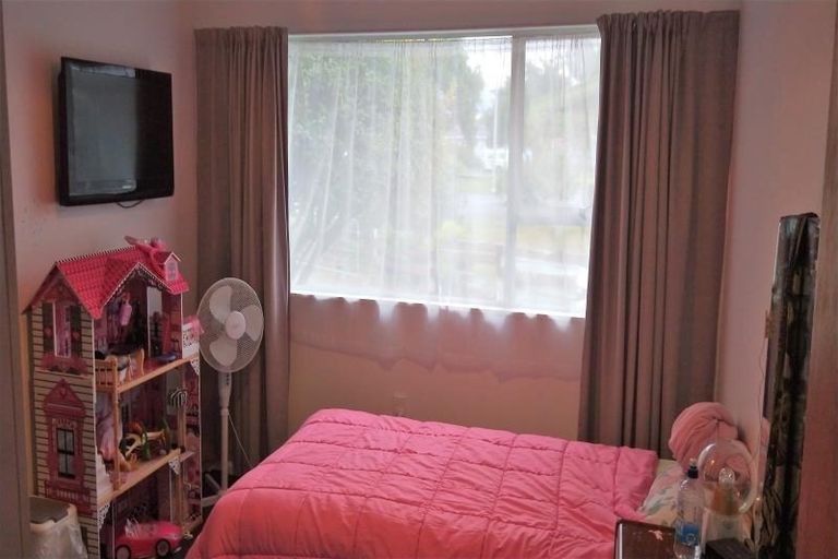 Photo of property in 43 Amberley Avenue, Westbrook, Palmerston North, 4412