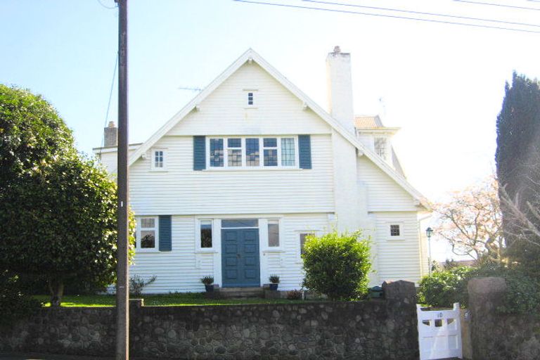 Photo of property in 10 Standish Street, Westown, New Plymouth, 4310