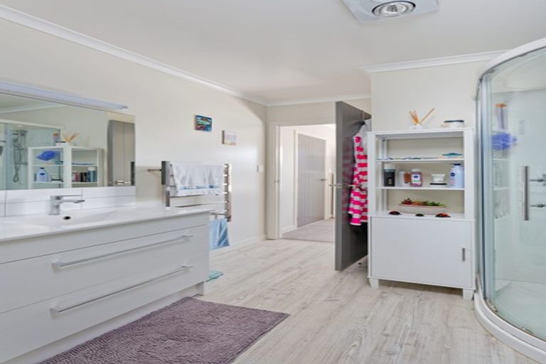 Photo of property in Waterview Estate, 44/4 Greystone Place, Omokoroa, 3114