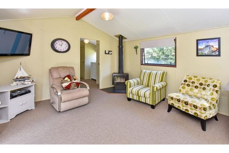 Photo of property in 4 Mission Road, Port Waikato, Tuakau, 2695