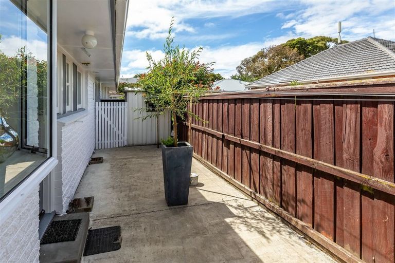 Photo of property in 1/200 Waimairi Road, Ilam, Christchurch, 8041