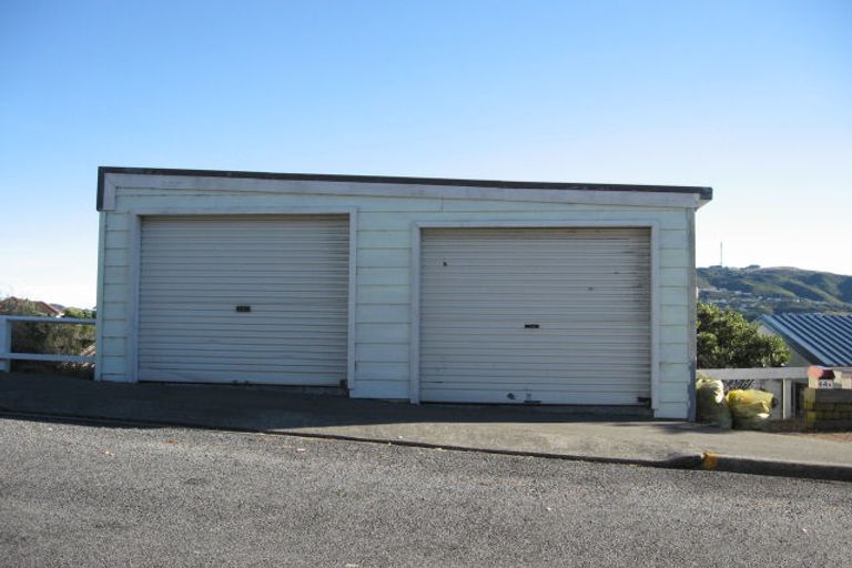 Photo of property in 64a Black Rock Road, Newlands, Wellington, 6037