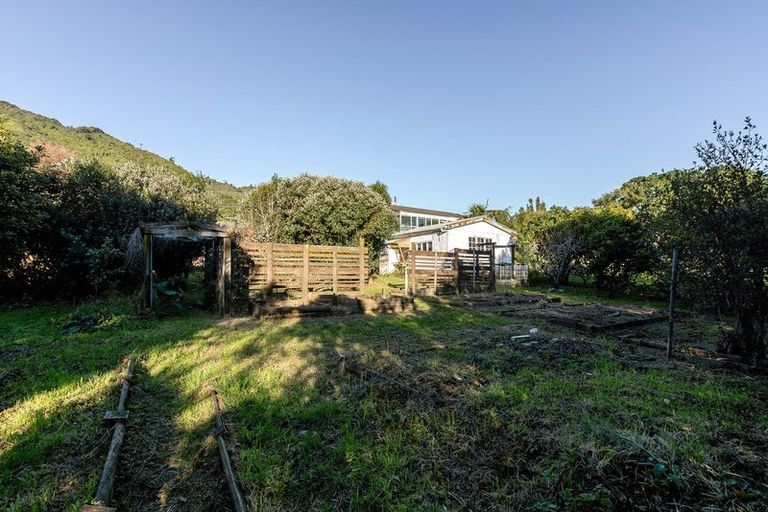 Photo of property in 16 Huia Street, Waikanae, 5036