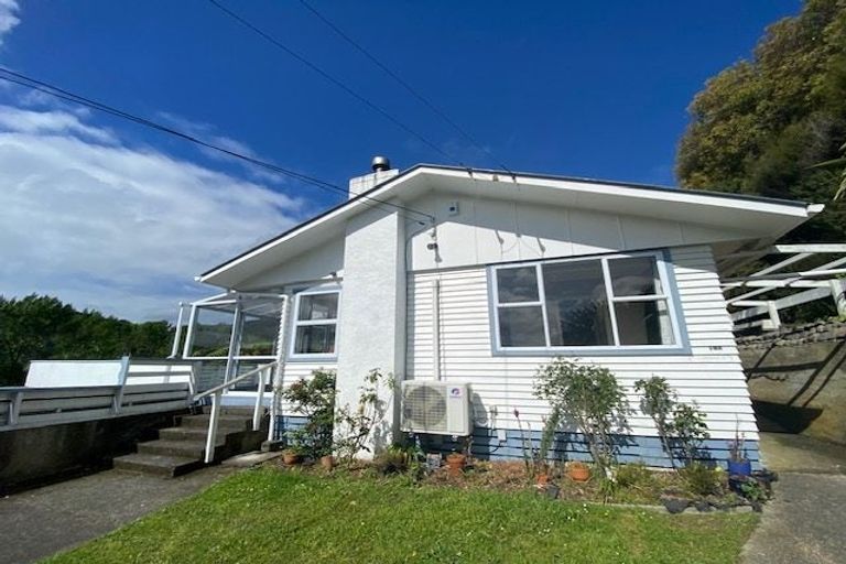 Photo of property in 216a Waddington Drive, Naenae, Lower Hutt, 5011