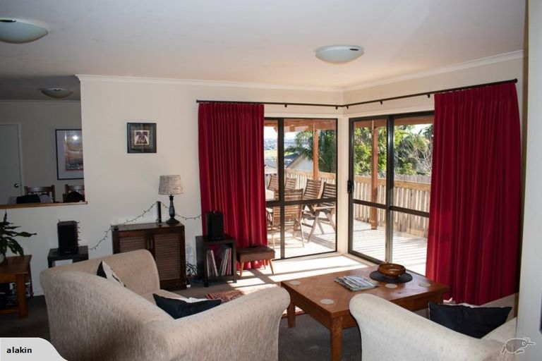 Photo of property in 18 Seamount Drive, Red Beach, 0932