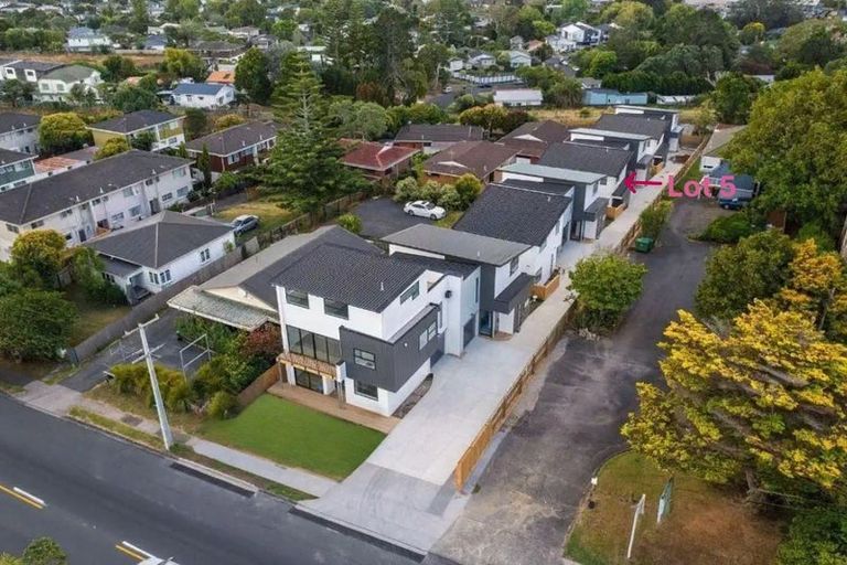 Photo of property in 5/71 West Coast Road, Glen Eden, Auckland, 0602