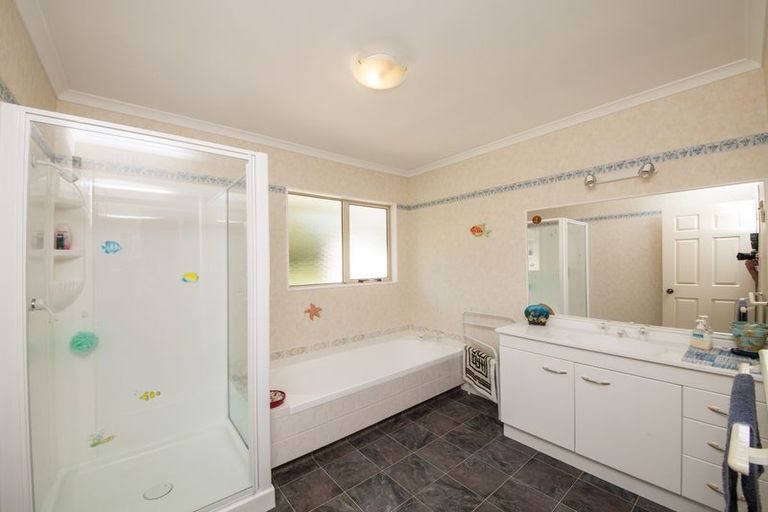 Photo of property in 29 Ngahere Park Road, Turitea, Palmerston North, 4472