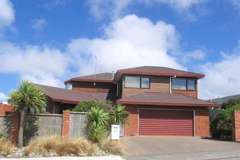 Photo of property in 29 Ashton Fitchett Drive, Brooklyn, Wellington, 6021