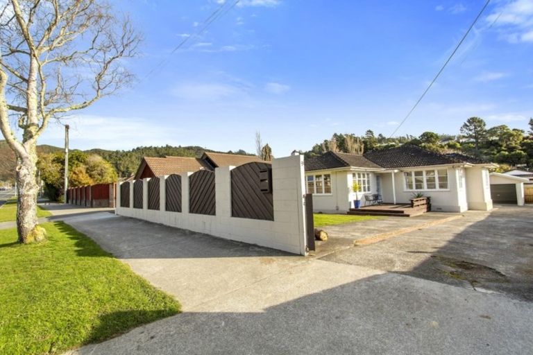 Photo of property in 360 Stokes Valley Road, Stokes Valley, Lower Hutt, 5019