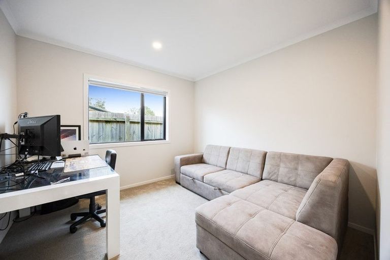 Photo of property in 15 Vogwill Road, Kumeu, 0810