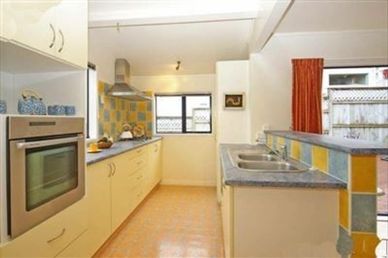 Photo of property in 7 Derby Street, Mount Victoria, Wellington, 6011