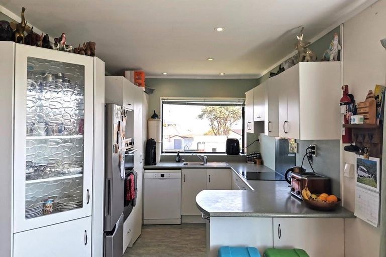 Photo of property in 28 Manaia View Road, One Tree Point, 0118