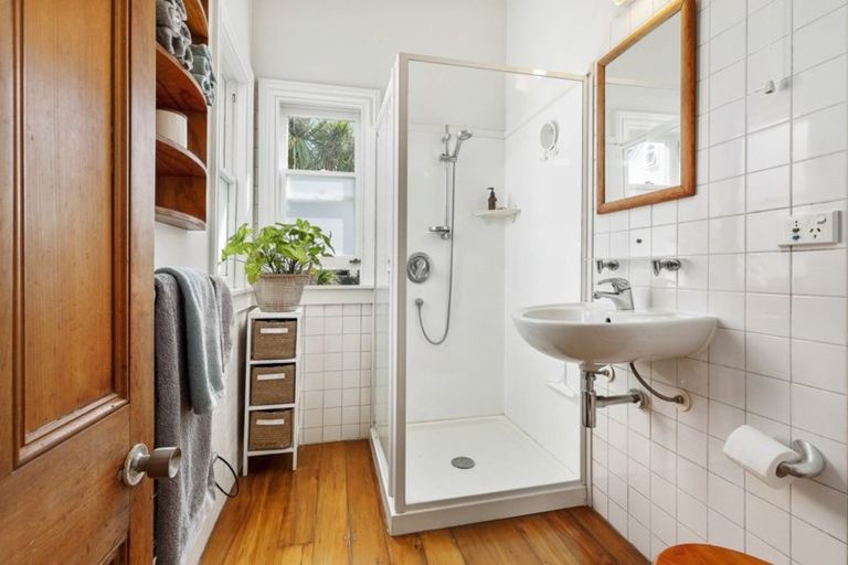 Photo of property in 8 Porritt Avenue, Mount Victoria, Wellington, 6011