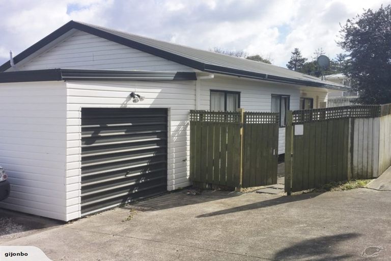 Photo of property in 7a Oteha Valley, Northcross, Auckland, 0632
