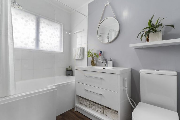 Photo of property in 1/11 Volta Place, Clendon Park, Auckland, 2103