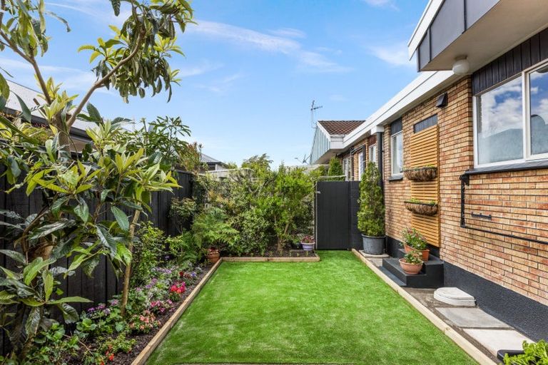 Photo of property in 2/6 Lindsay Street, Havelock North, 4130