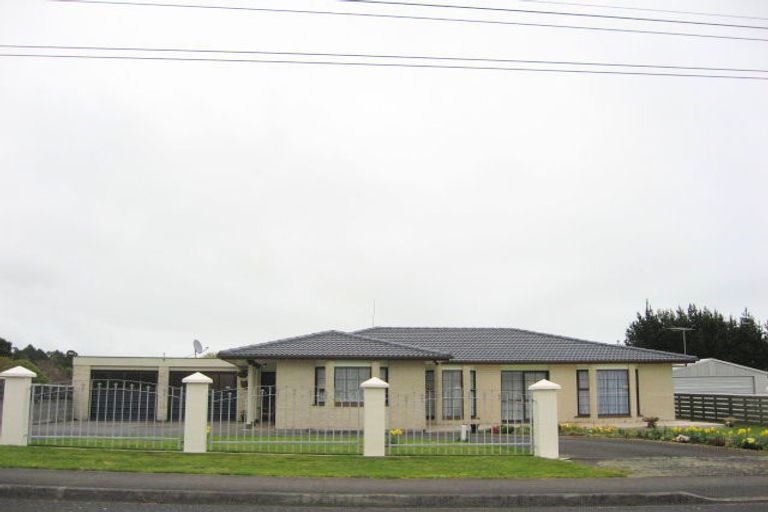 Photo of property in 32 Carthew Street, Okato, 4335