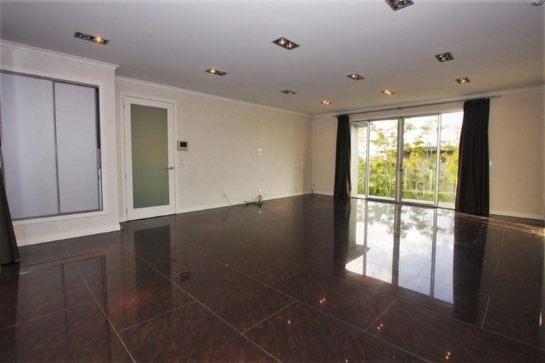 Photo of property in 11 Kinmont Rise, East Tamaki Heights, Auckland, 2016